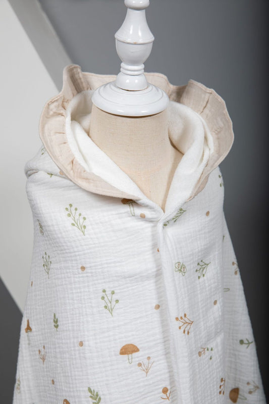 Björk hettuhandklæði – Mjúkt barnahandklæði með pífukanti