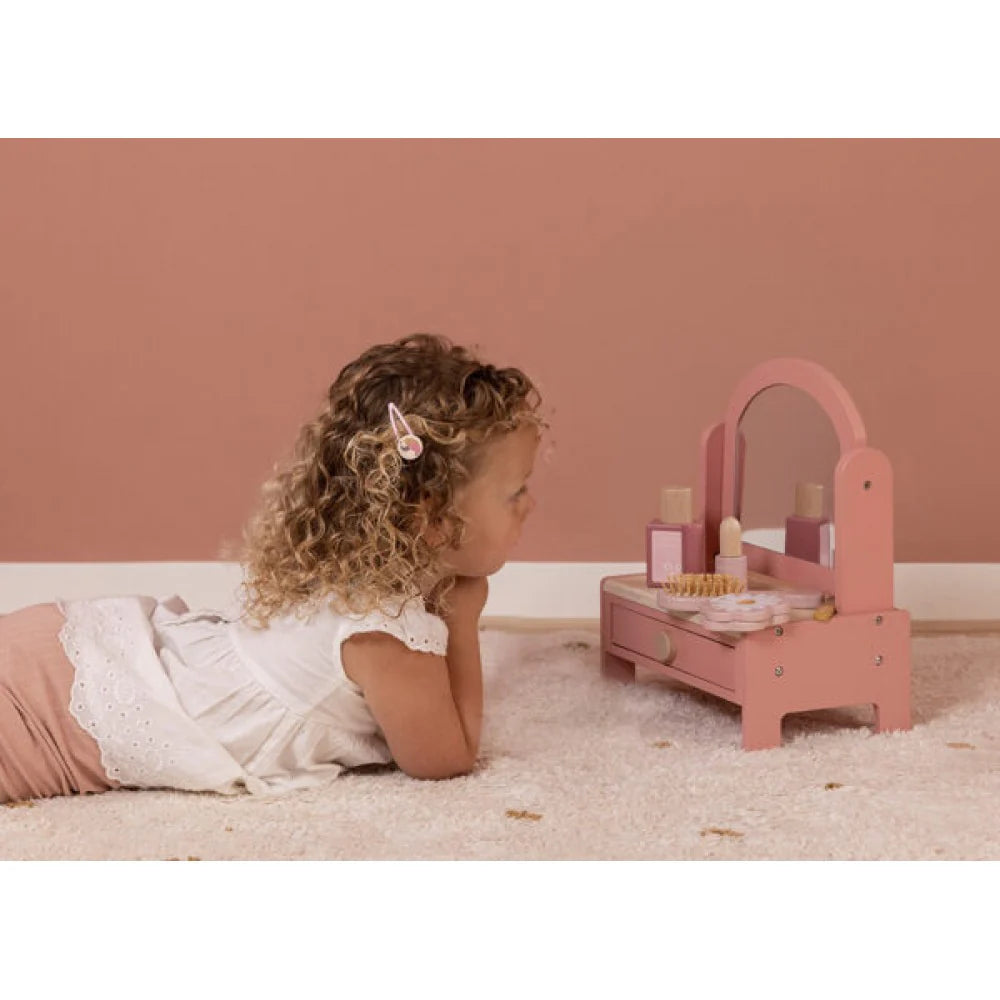 SNYRTIBORÐ + FYLGIHLUTIR